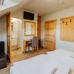 Kakukk Vendéglő Panzió Bed & Breakfast Bánd