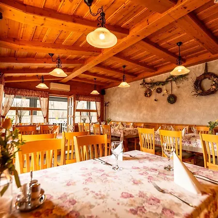 Kakukk Vendeglo Panzio Bed & Breakfast 4*