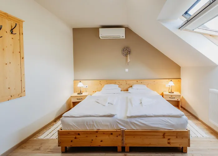 Frühstückspension Kakukk Vendeglo Panzio 4*